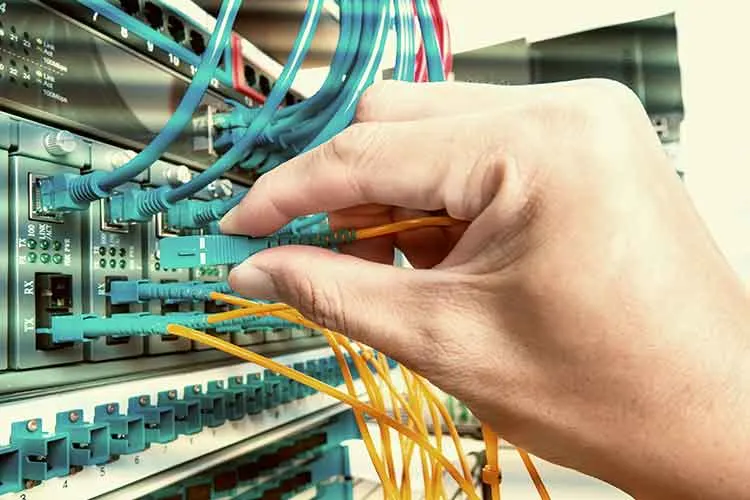 Zane Wave fiber network technician team Dubai
